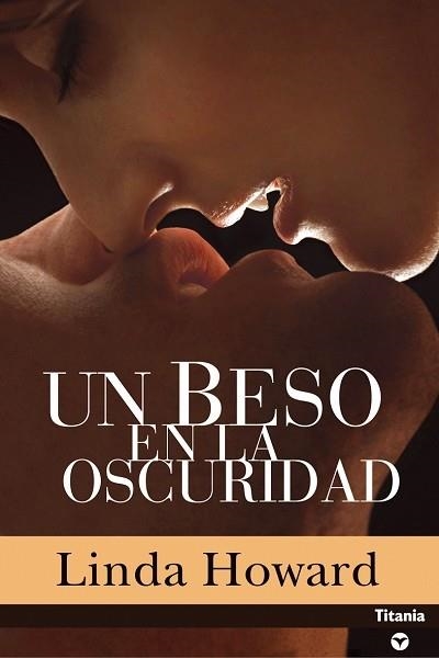 UN BESO EN LA OSCURIDAD | 9788495752864 | HOWARD, LINDA | Librería Castillón - Comprar libros online Aragón, Barbastro